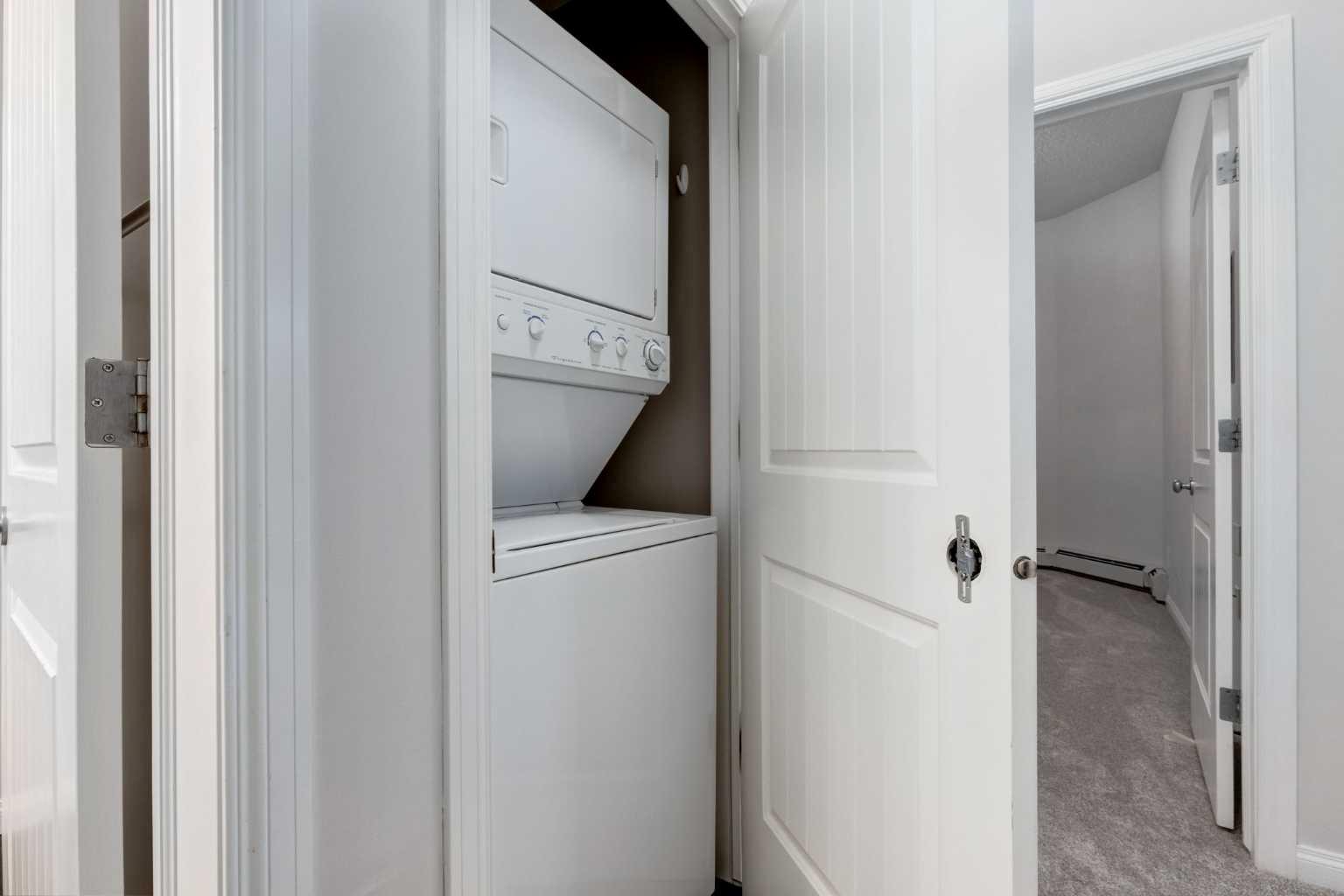 8 PRESTWICK POND Terrace SE 327