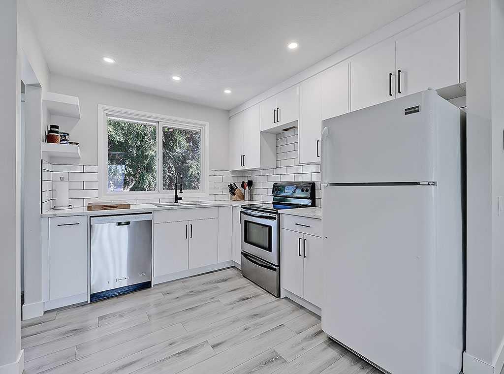 332 Lysander Place SE