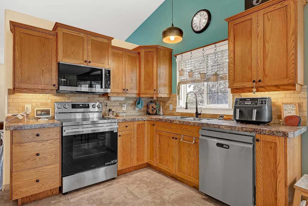 Photo of 7121 88 Street, Grande Prairie, AB T8X 0E3 (MLS # A2335135)