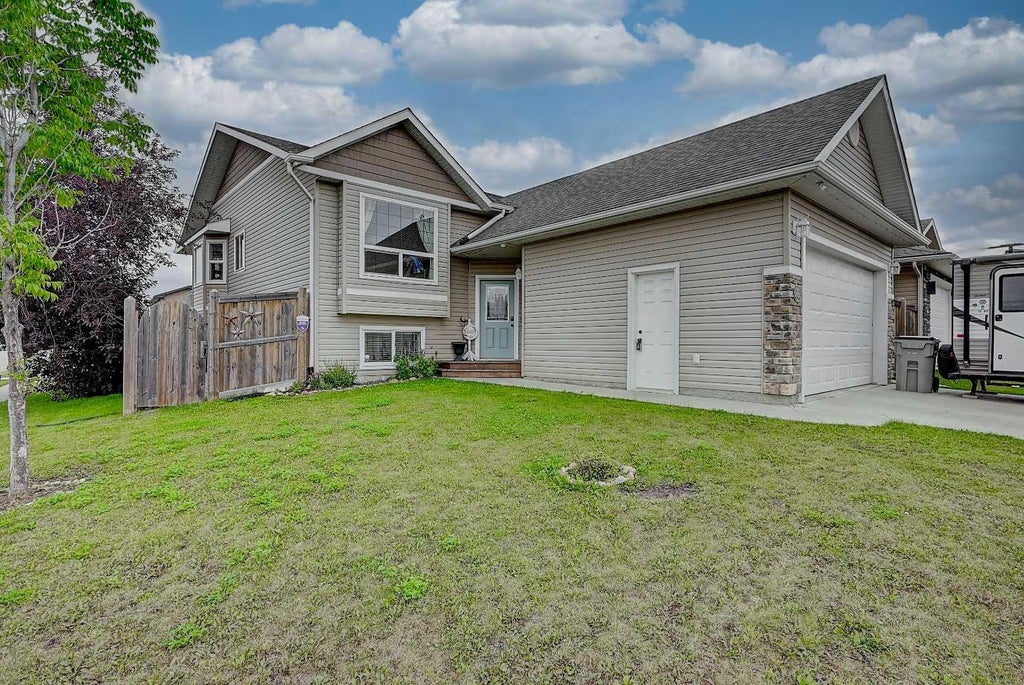 Photo of 7121 88 Street, Grande Prairie, AB T8X 0E3 (MLS # A2335135)