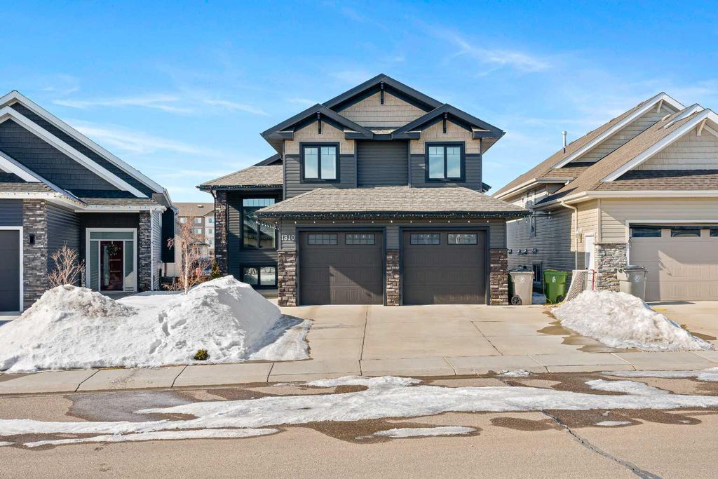 Photo of 1310 47 Avenue Close, Lloydminster, SK S9V 2K3 (MLS # A2293095)