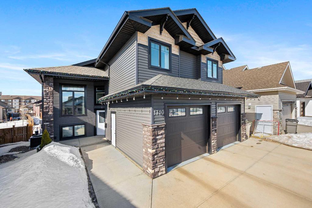 Photo of 1310 47 Avenue Close, Lloydminster, SK S9V 2K3 (MLS # A2293095)