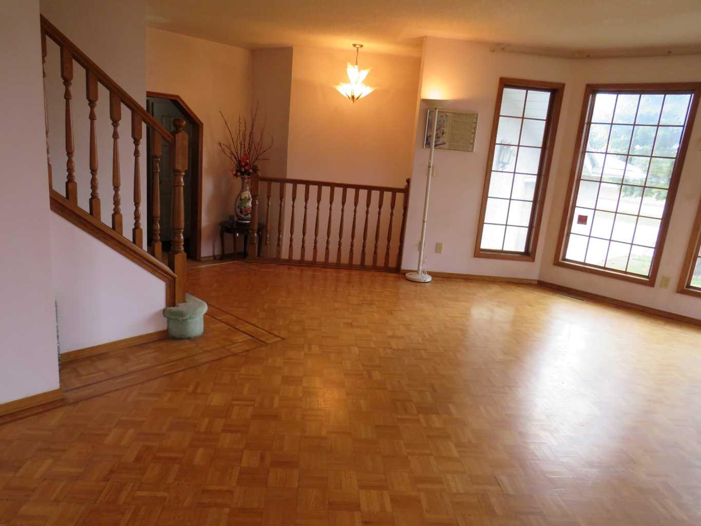 63 La Valencia Gardens NE