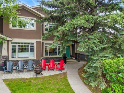 Photo of 529 30 Avenue NW, Calgary, AB T2M 2N7 (MLS # A2318972)