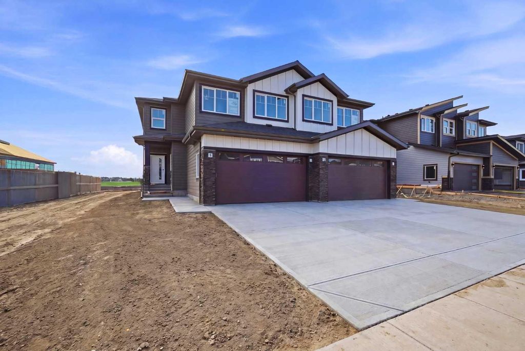 Photo of 42 Waterford Mews, Chestermere, AB T1X 3B6 (MLS # A2316033)