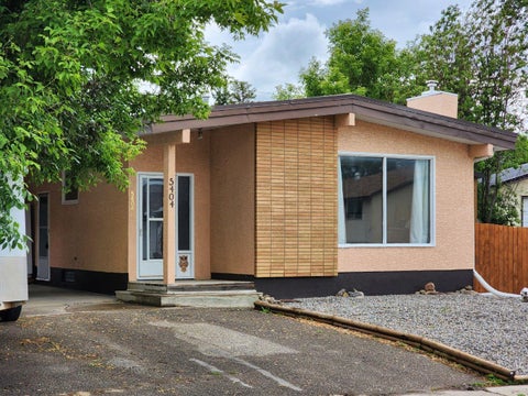 Photo of 5404 5th Street W, Claresholm, AB T0L 0T0 (MLS # A2321986)