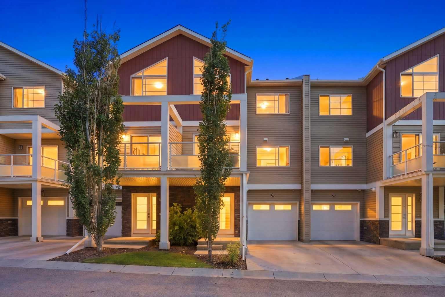 308 Redstone View NE