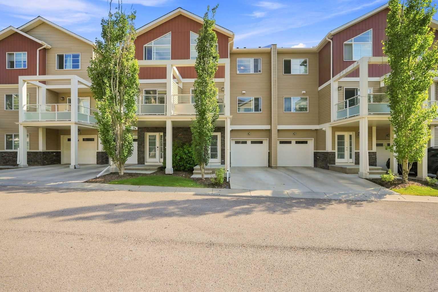 308 Redstone View NE