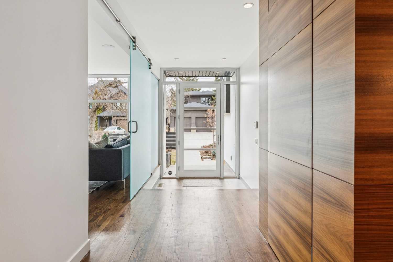 3905 Edison Crescent SW