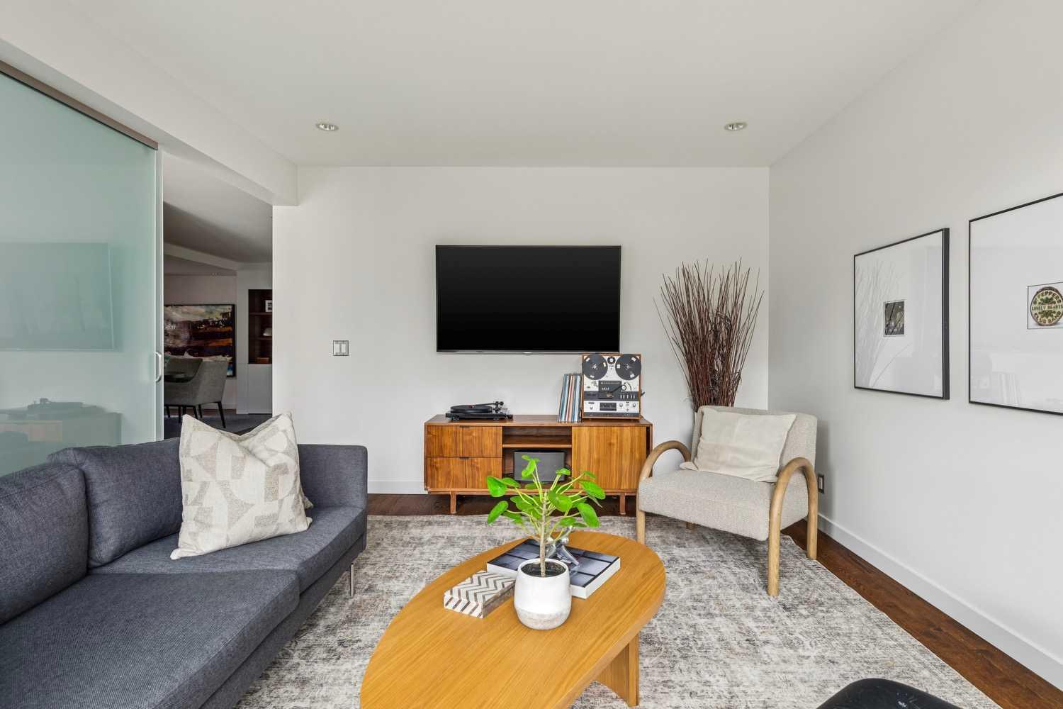 3905 Edison Crescent SW