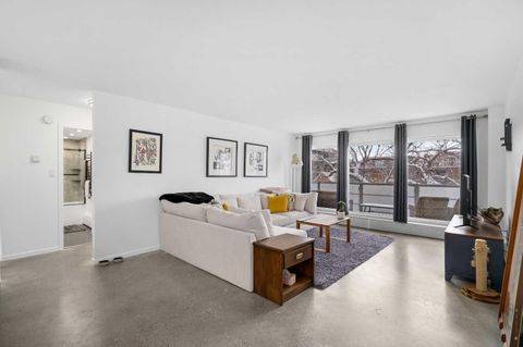 1524 15 Avenue SW 401 Calgary AB T3X 0X9