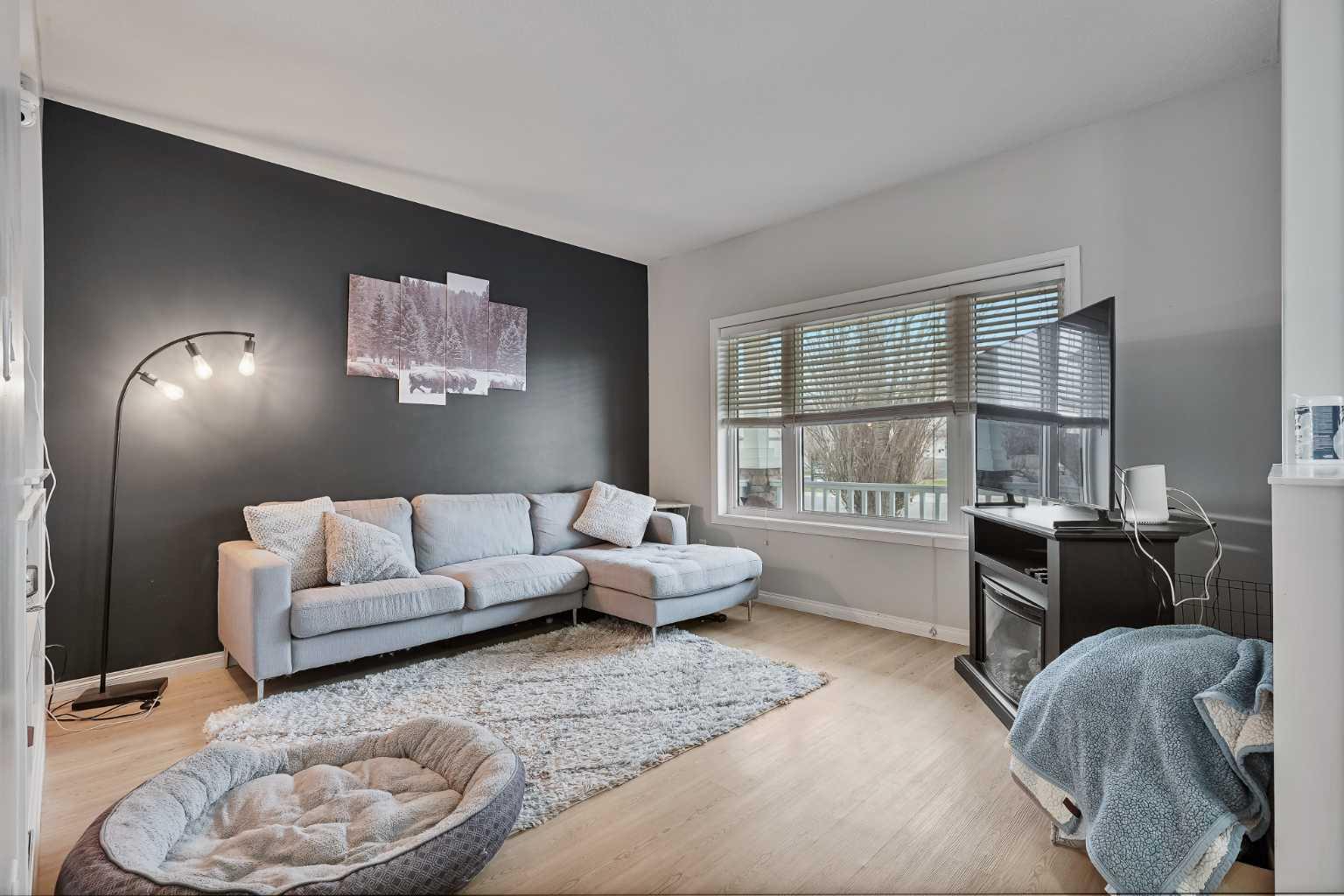 126 Silkstone Road W