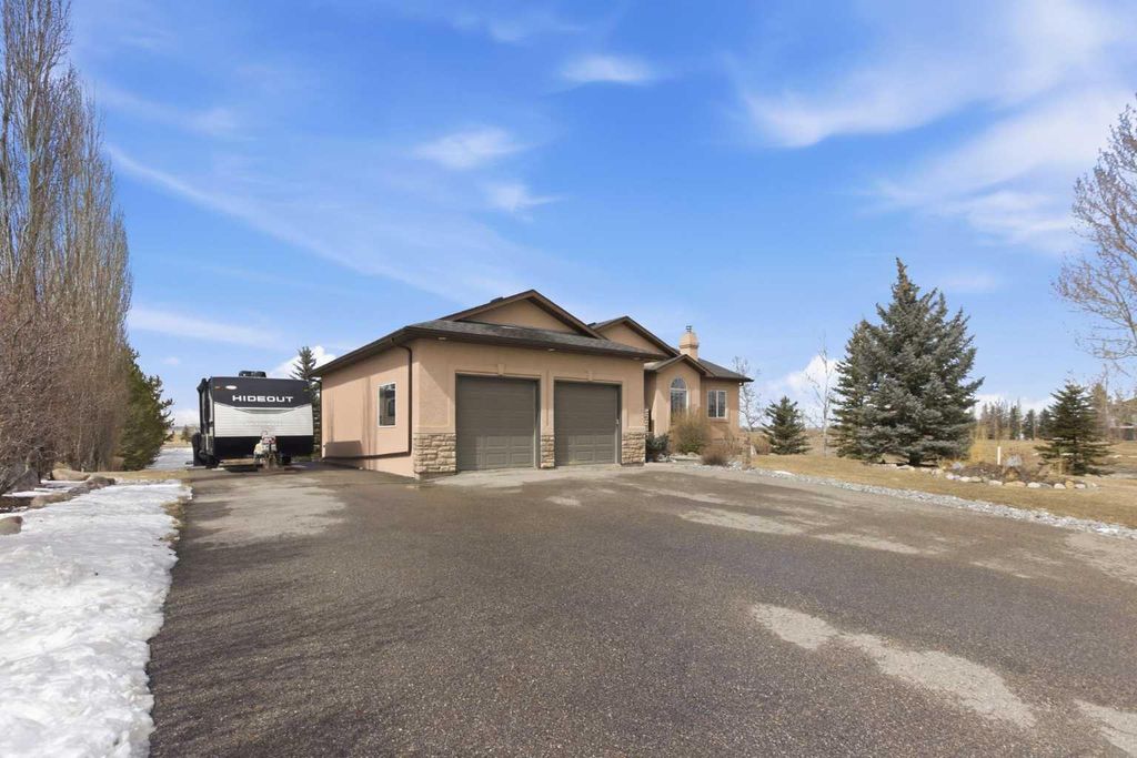 Photo of 48 Silvertip Drive, Rural Foothills County, AB T1V 1Z2 (MLS # A2300059)