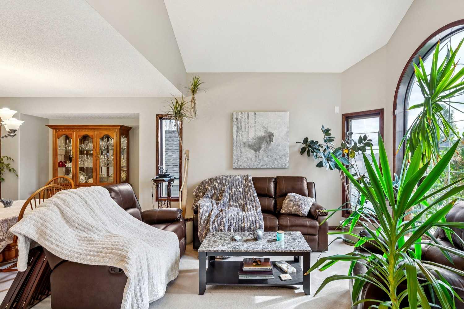 27 Valley Creek Bay NW