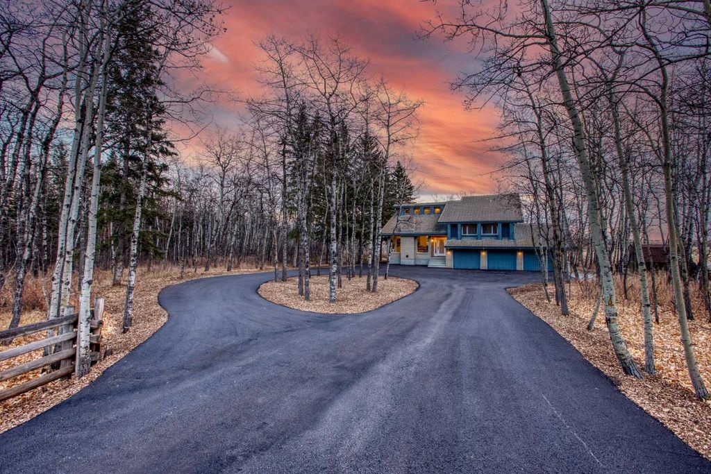 Photo of 111 Heritage Place SW, Rural Rocky View County, AB T3Z 3P3 (MLS # A2283688)