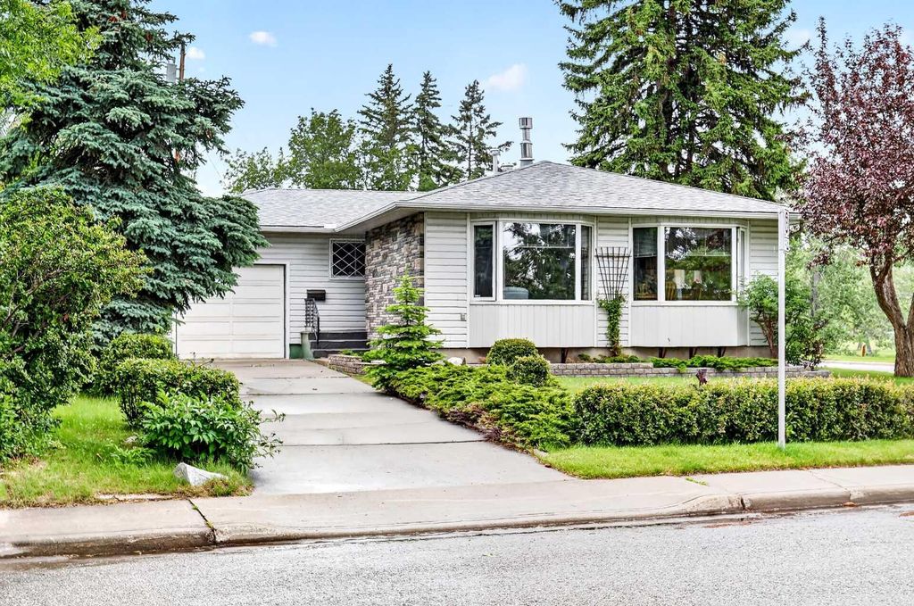 Photo of 3227 Collingwood Drive NW, Calgary, AB T2L 0R7 (MLS # A2323819)