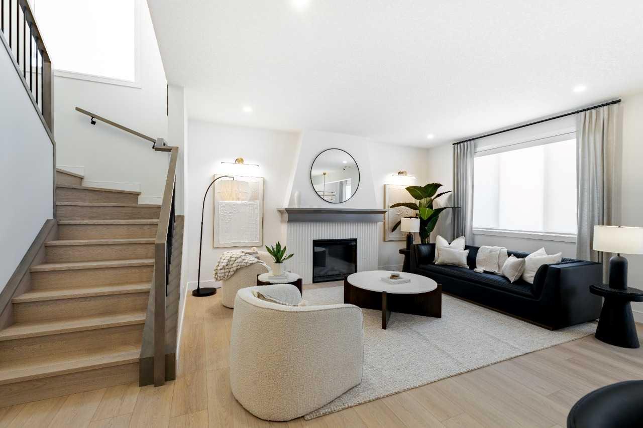 192 Amblestone Crescent NW