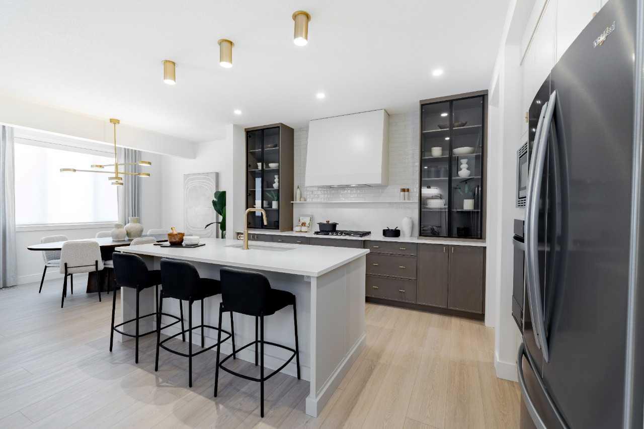 192 Amblestone Crescent NW