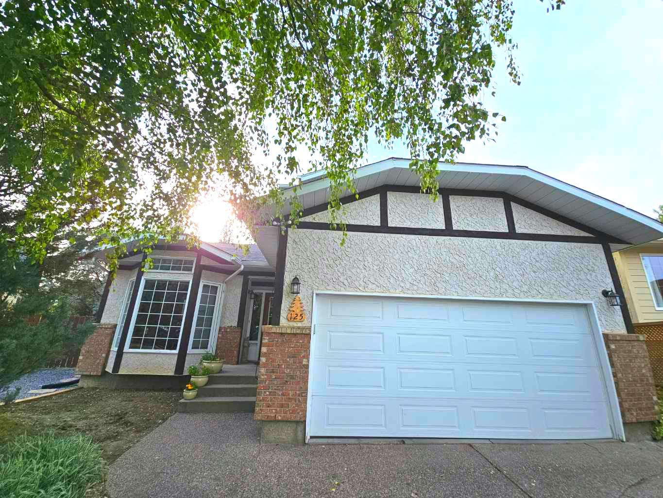 125 Sherwood Place W