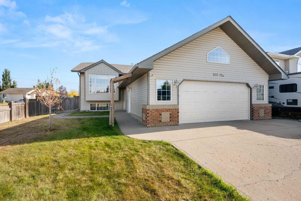 Photo of 2113 52 Avenue, Lloydminster, AB T9V 3H2 (MLS # A2351352)
