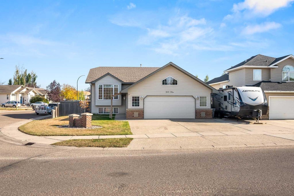 Photo of 2113 52 Avenue, Lloydminster, AB T9V 3H2 (MLS # A2351352)