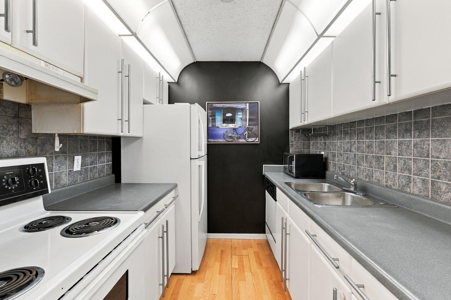 21 Dover Point SE 417