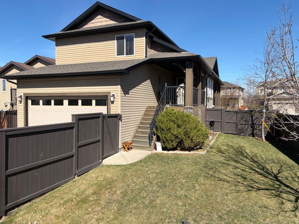 Photo of 532 Sunridge Crescent W, Lethbridge, AB T1J 0T1 (MLS # A2303504)
