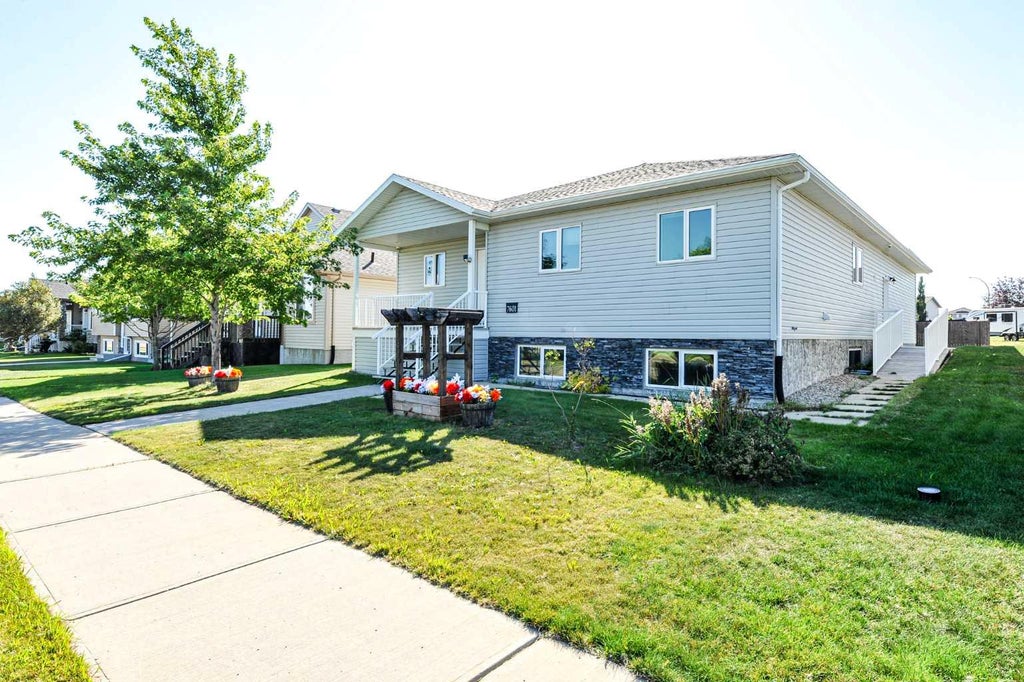 Photo of 7601 41 Avenue, Camrose, AB T4V 4C7 (MLS # A2340952)