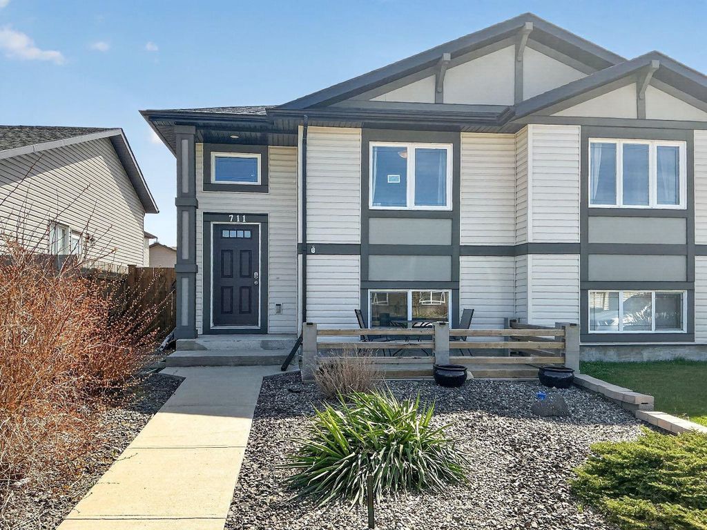 Photo of 711 SUNSET Place, Coaldale, AB T1M 0C5 (MLS # A2302051)