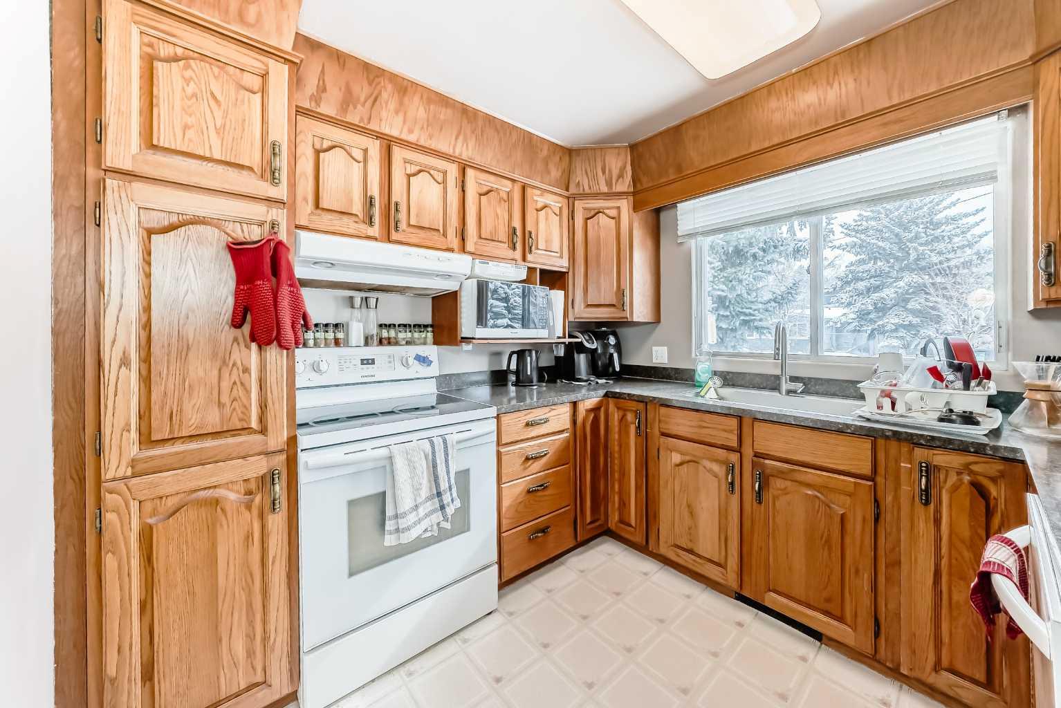 1228 Rosehill Drive NW