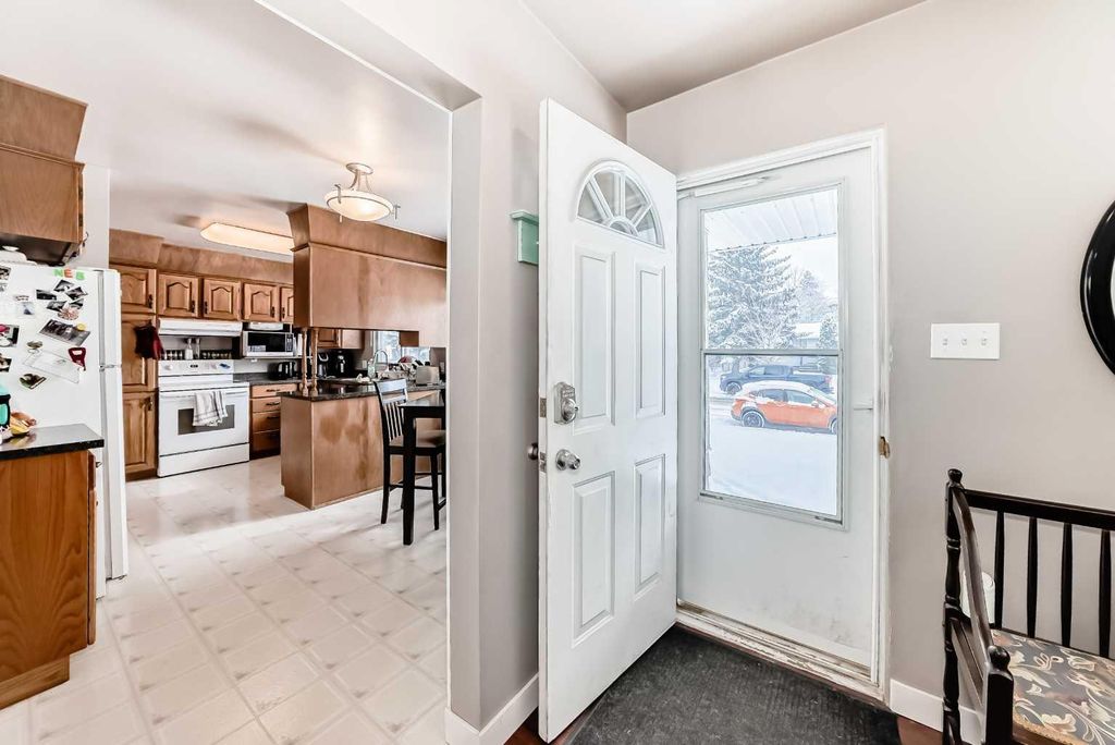 Photo of 1228 Rosehill Drive NW, Calgary, AB T2K 1M1 (MLS # A2293038)