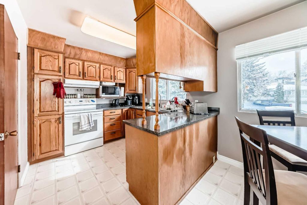 Photo of 1228 Rosehill Drive NW, Calgary, AB T2K 1M1 (MLS # A2293038)