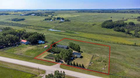 Photo of 280285 Symons Valley Road, Rural Rocky View County, AB T4B 2A3 (MLS # A2335460)