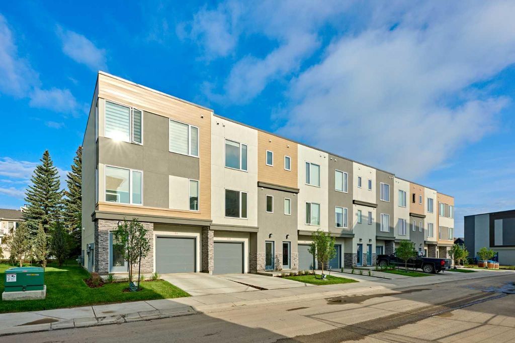 Photo of 444 Shawnee Square SW, Calgary, AB T2Y 0W4 (MLS # A2271554)