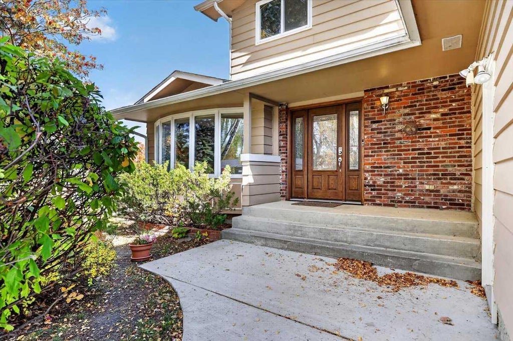 Photo of 316 Parkland Way SE, Calgary, AB T2J 4L2 (MLS # A2350876)