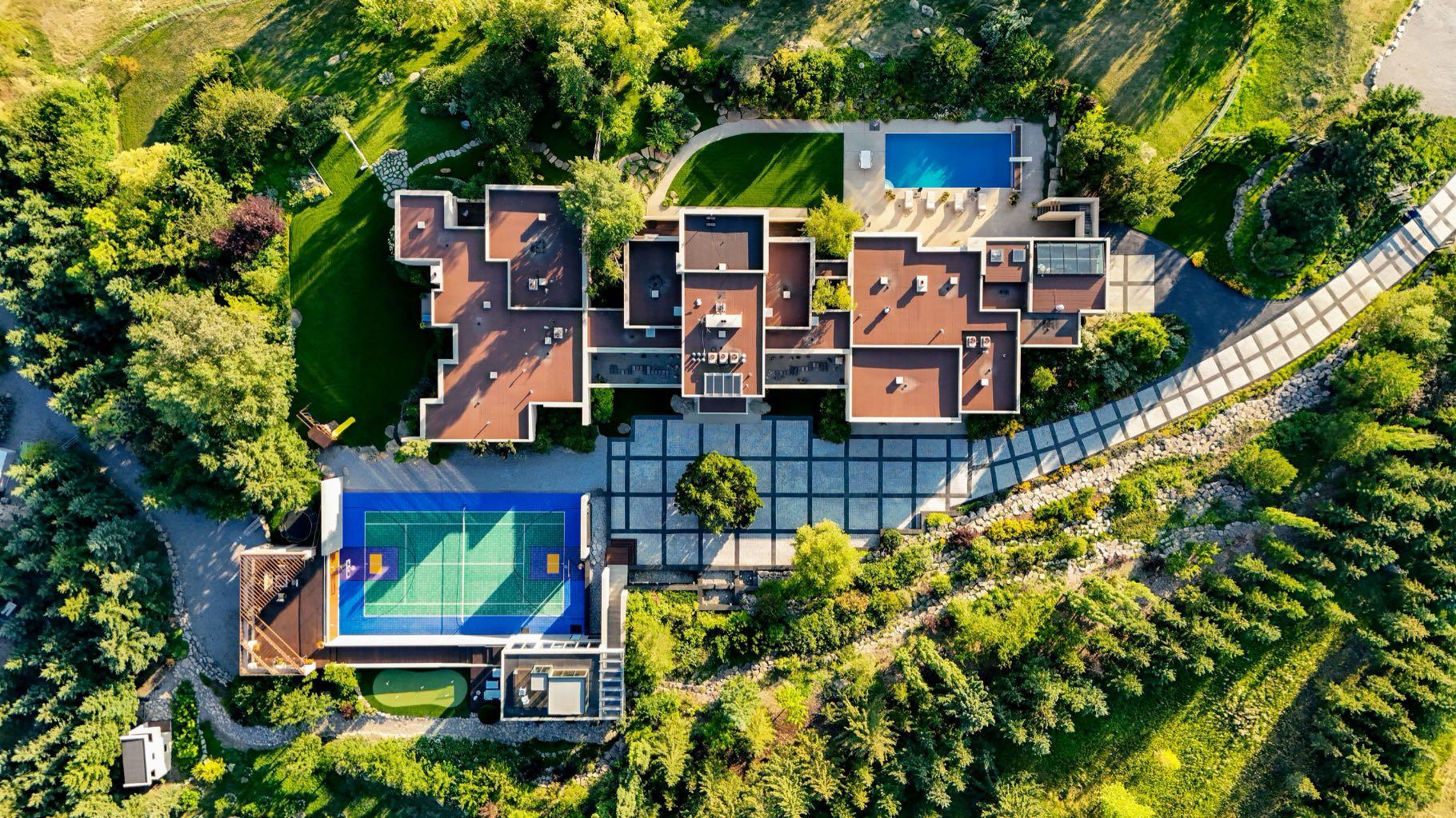 25102 Lower Springbank Road