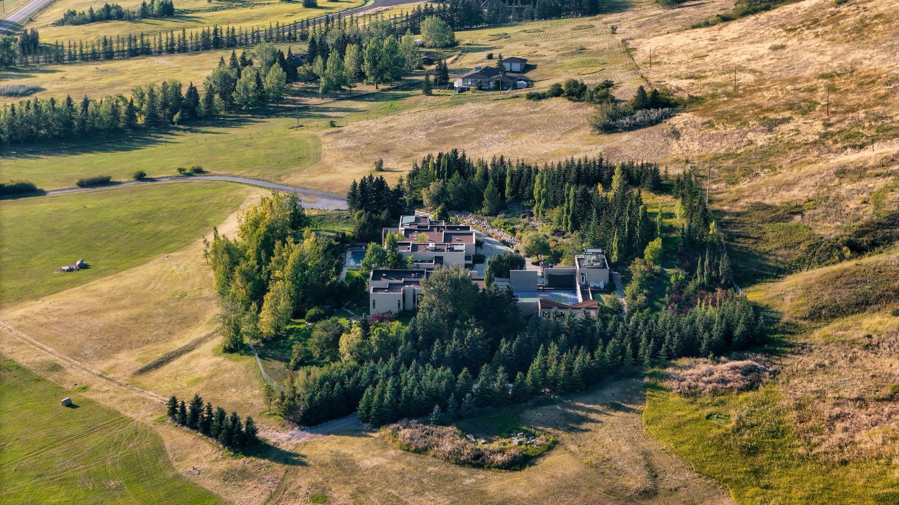 25102 Lower Springbank Road