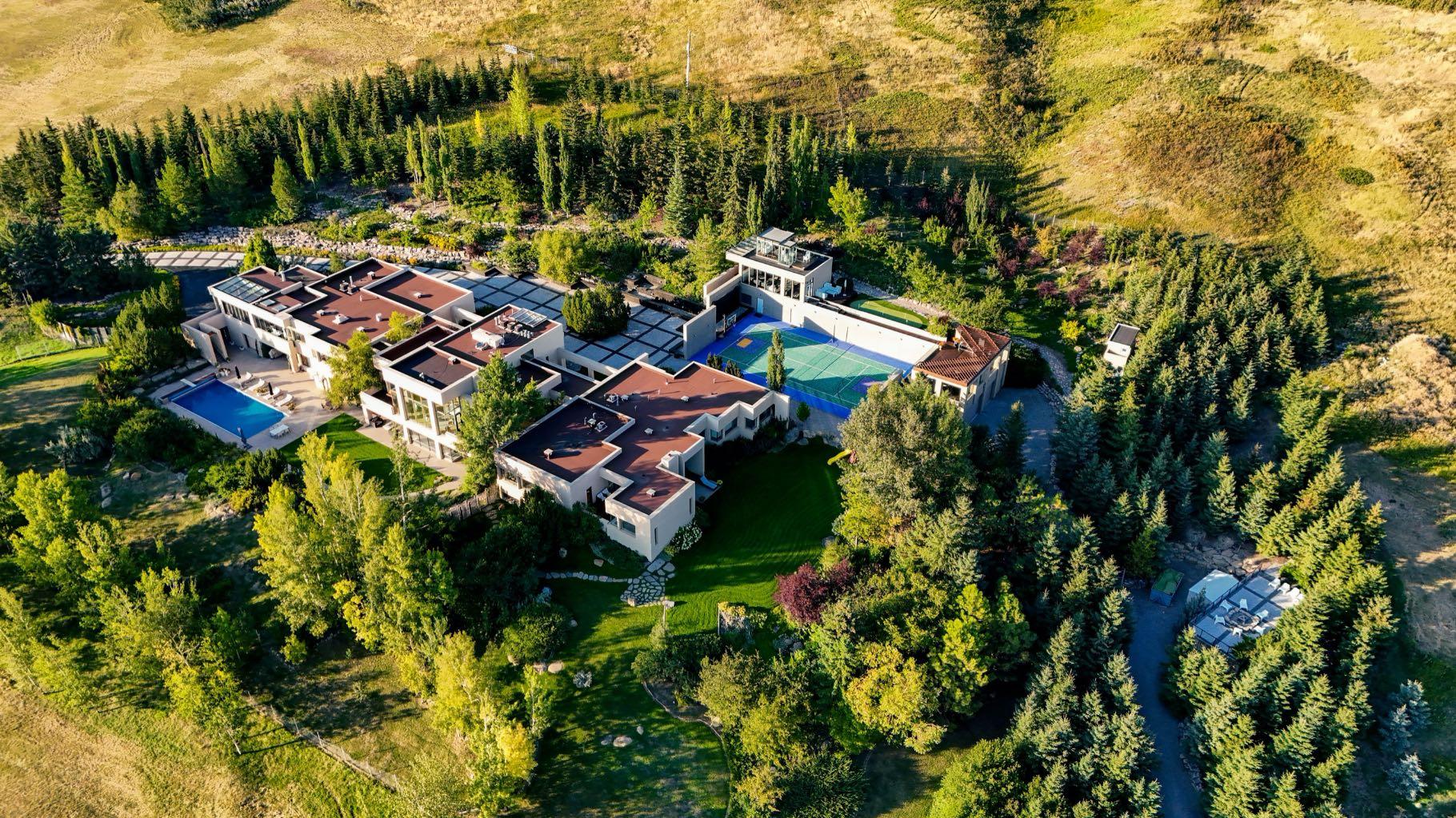 25102 Lower Springbank Road