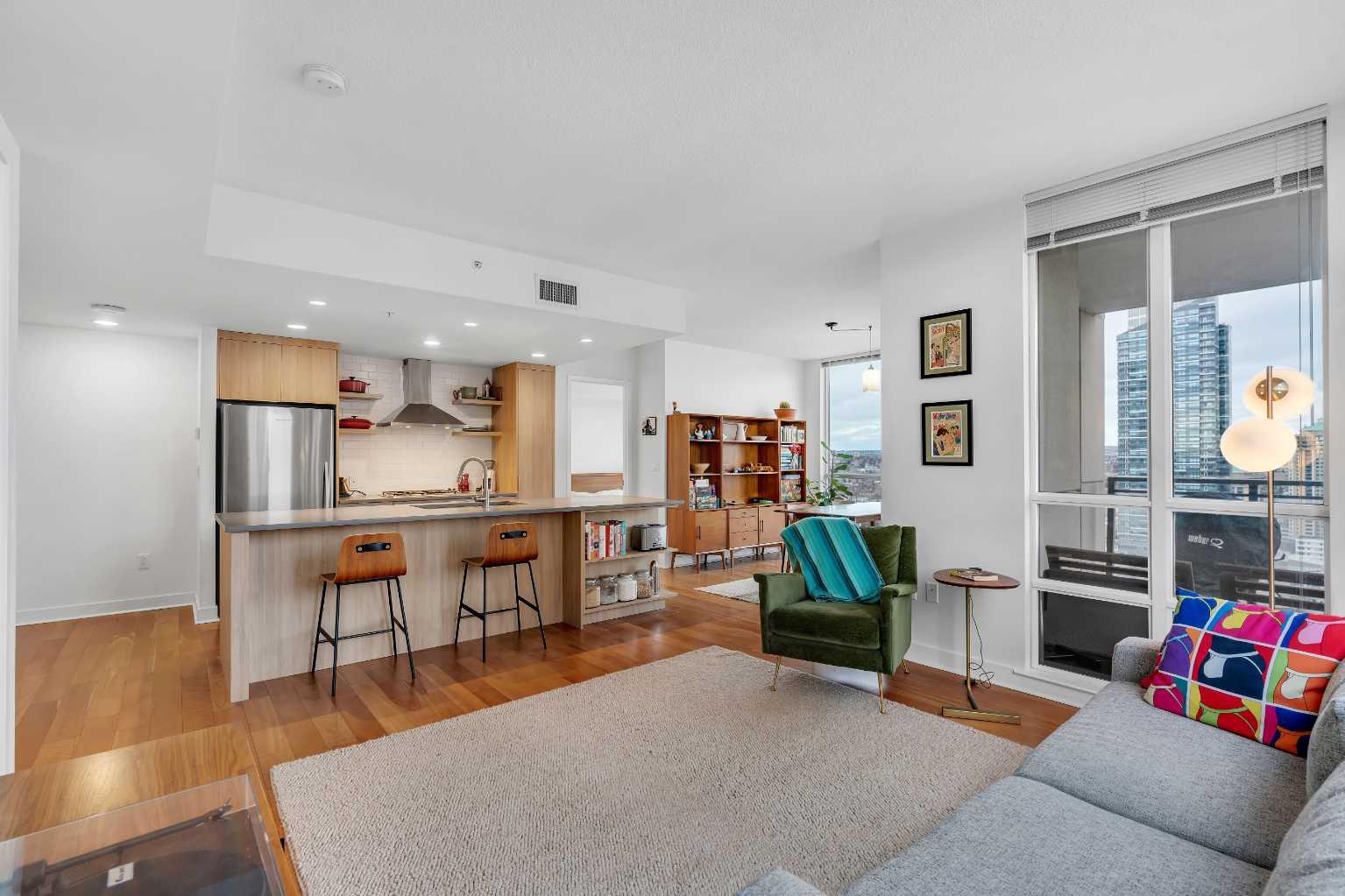 1118 12 Avenue SW 2004