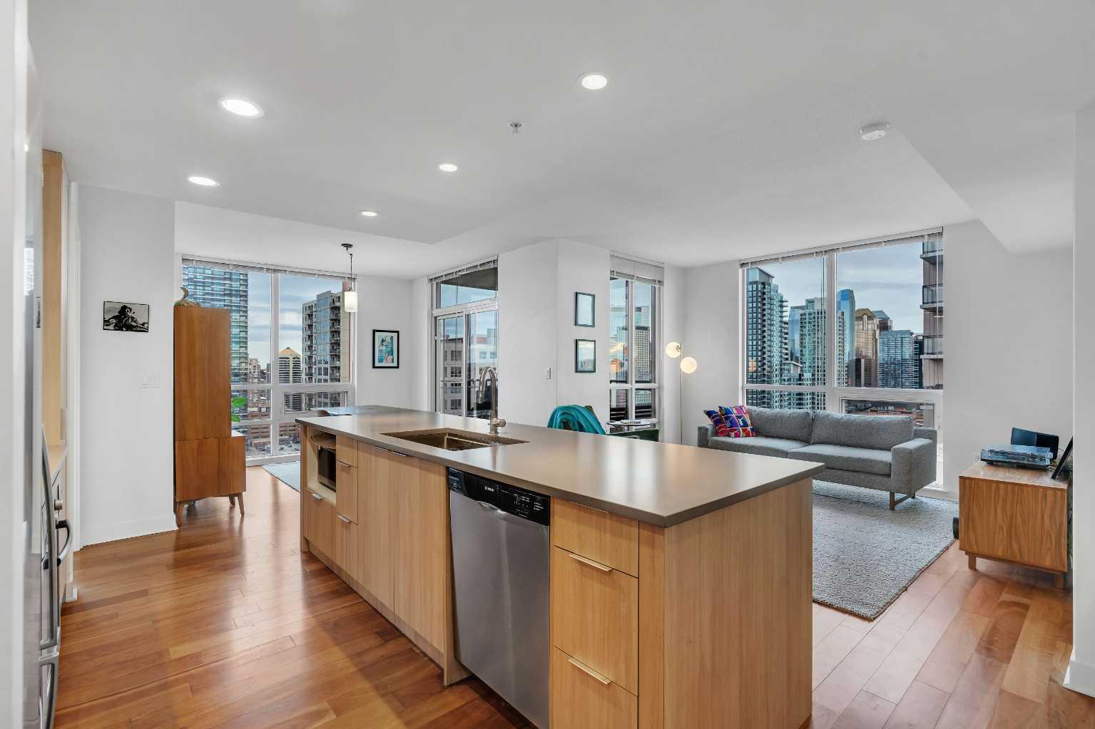 1118 12 Avenue SW 2004