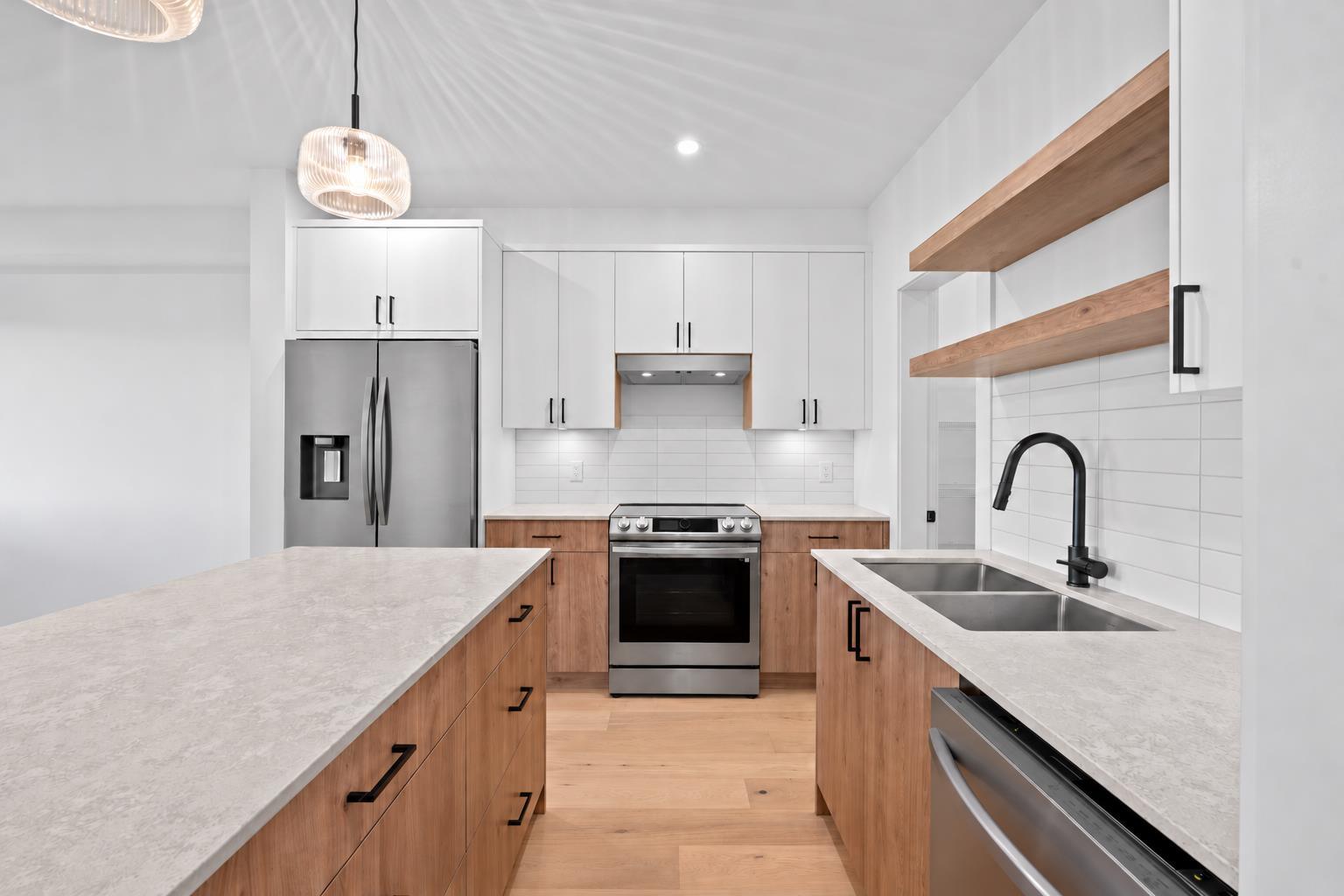 4 Strathmore Lakes Point