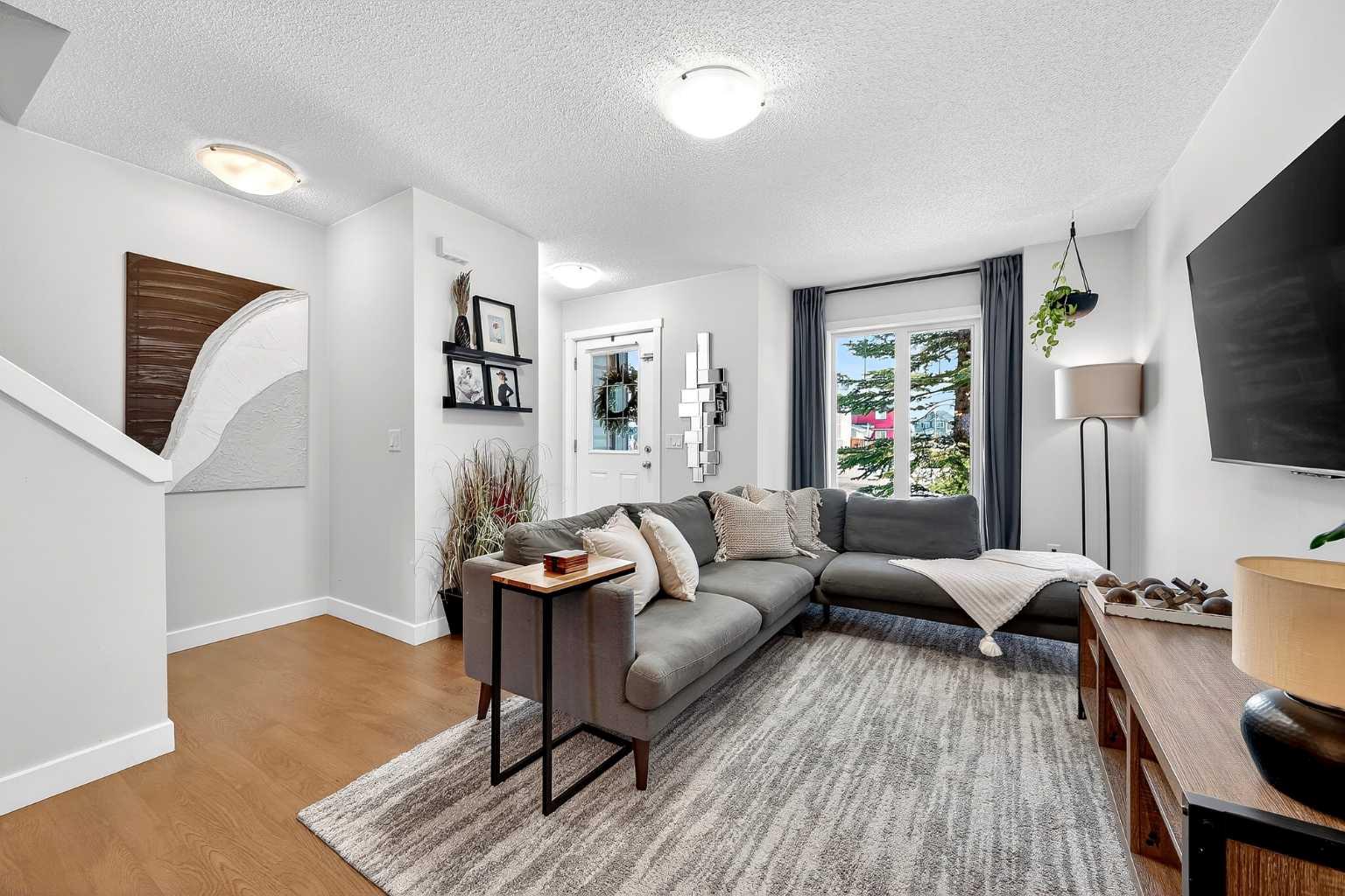 2445 Kingsland Road SE 1207