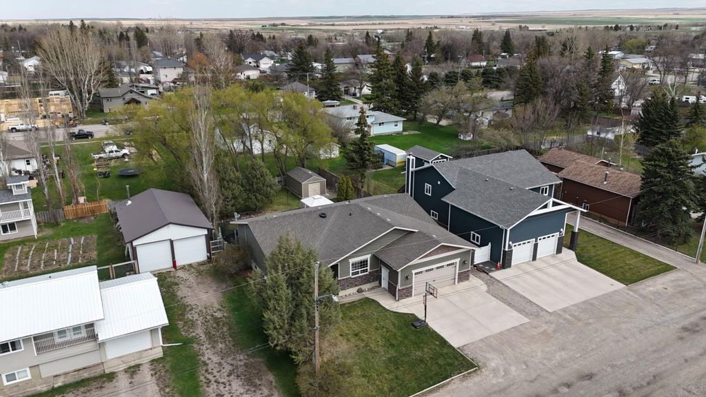 Photo of 125 S 2A Street W, Magrath, AB T0K 1J0 (MLS # A2307986)