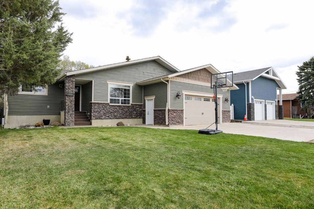 Photo of 125 S 2A Street W, Magrath, AB T0K 1J0 (MLS # A2307986)