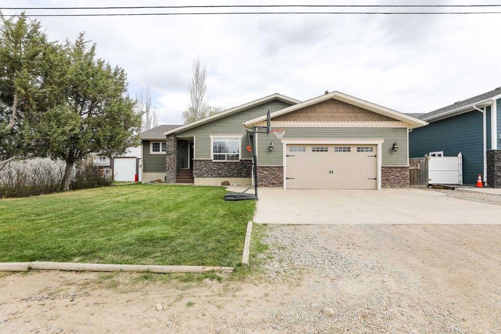 Photo of 125 S 2A Street W, Magrath, AB T0K 1J0 (MLS # A2307986)