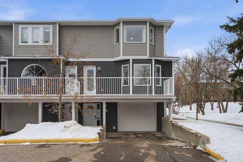 539 Regal Park NE Calgary AB T2E 0S6
