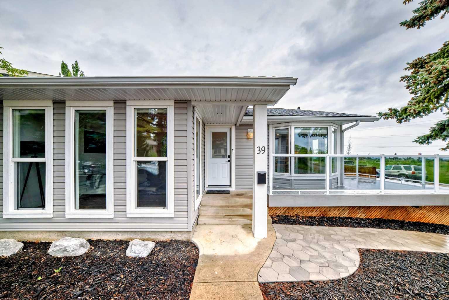 39 Strandell Crescent SW
