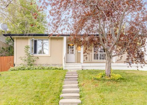 Photo of 7 Lake Sylvan Close SE, Calgary, AB T2J 3E5 (MLS # A2329640)