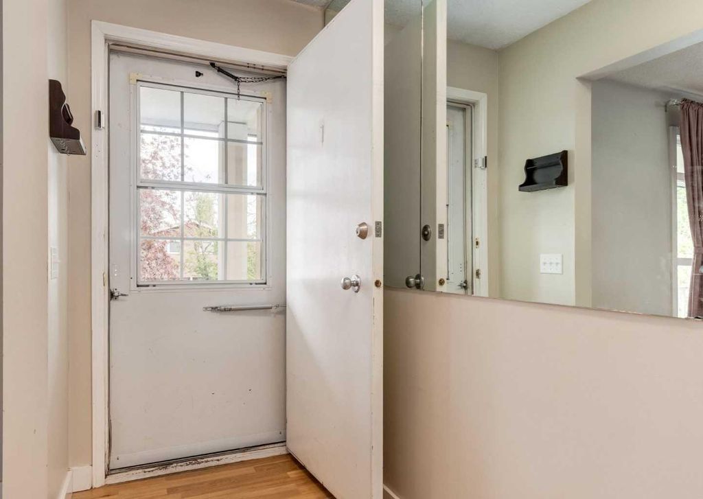 Photo of 7 Lake Sylvan Close SE, Calgary, AB T2J 3E5 (MLS # A2329640)