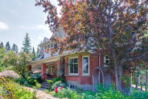 2209 Carleton Street SW Calgary AB T2T 3K4